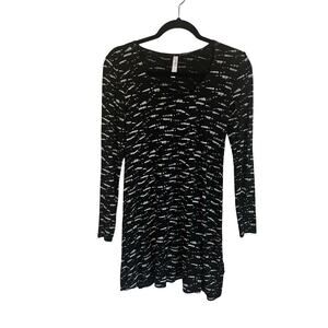 RVCA Black & White Abstract Long Sleeve Scoop Neck Mini Swing Dress Size Small